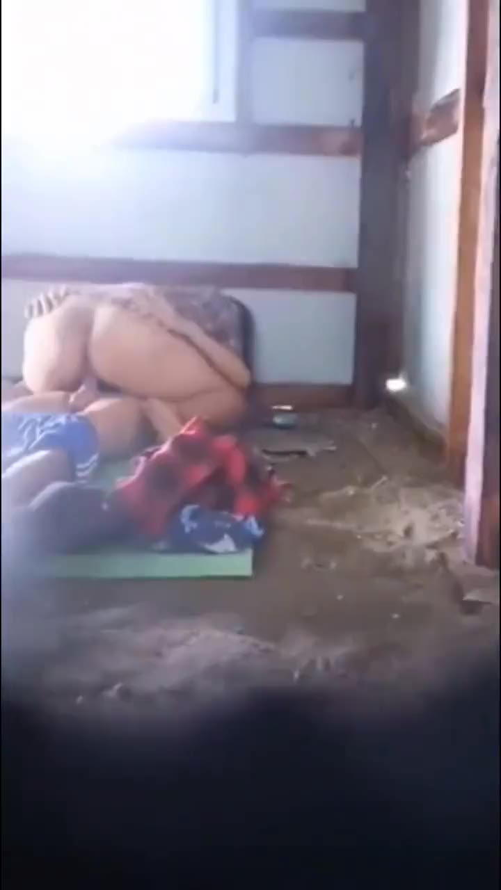 Dede Ngintip Tetangga Bikin