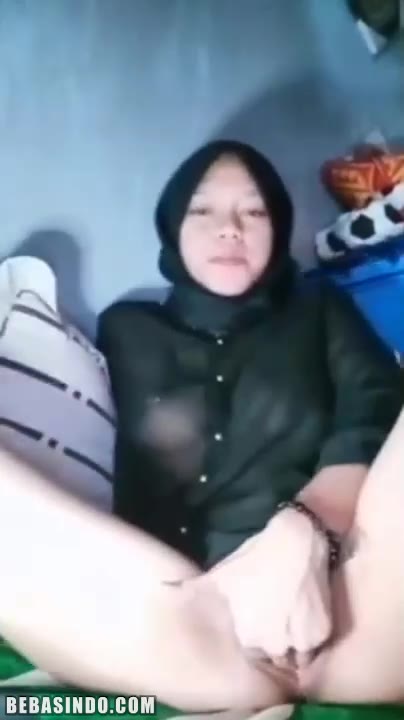 Thumbnail untuk Bokep Indo Jilbab Hitam Baju Colmek Bokepup Com