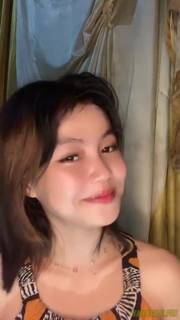 Dikenyot Cantik Menggoda Toketnya Minta