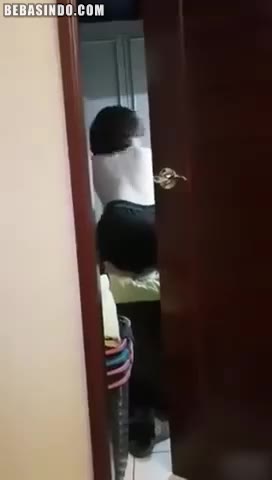 Thumbnail untuk Bokep Ngintip Kakak Cantik Dikasih Lihat Semua video