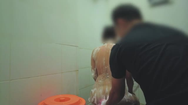 Thumbnail untuk Bokep Terbaru Mandiin Pacar Sebelum Ngesex Pekobs Live