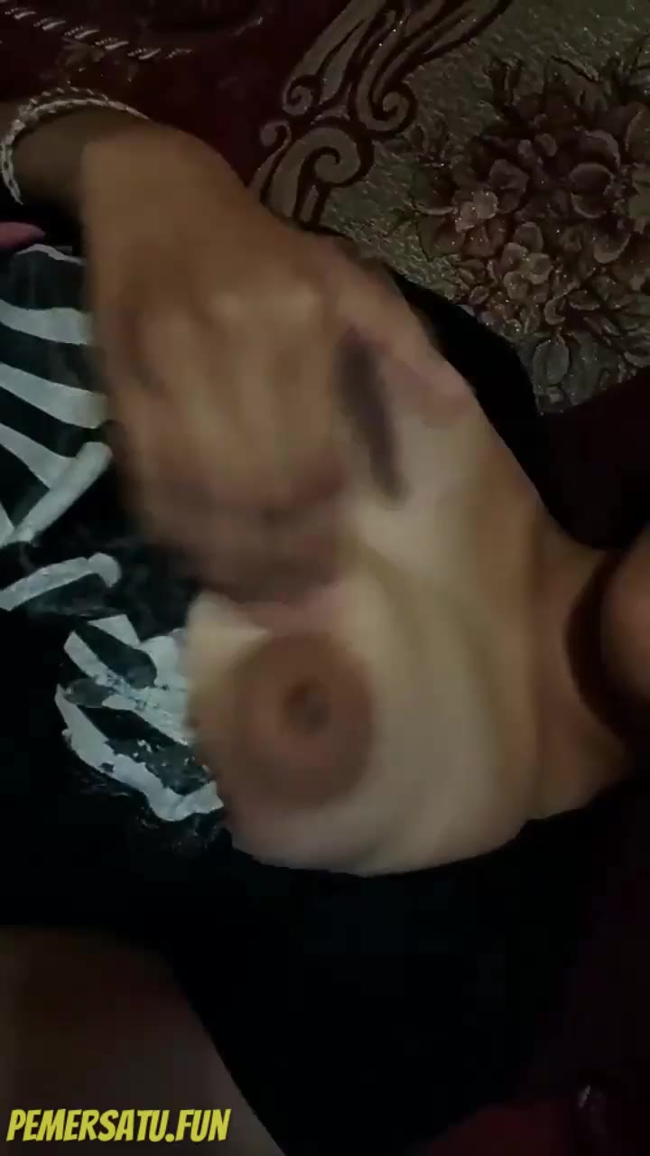 P2 Abg 18yo Buat Video Pakai Handsfree Colok Memek Sempit Part