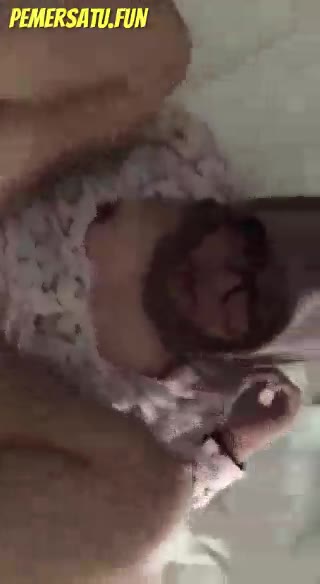 Copy-merged-1683910435380 Astrid Jilbab Kacamata Nyepong Di Wisma -