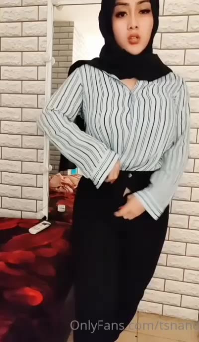 Thumbnail untuk Jilbab Sange Pamerin Toket Gede Sotwe Video Bangsa