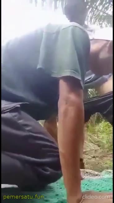 JADI ABG 18yo SMA SKOLAH NGENTOT BERDIRI DIHUTAN PUN