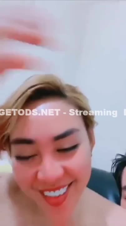Stream Tante Rambut Pirang Bareng Pacar Brondong Dood