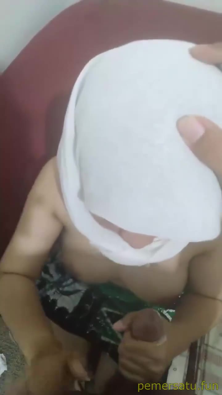 P27 Hijab Lucille 18yo Lagi Ngewe Di Kost