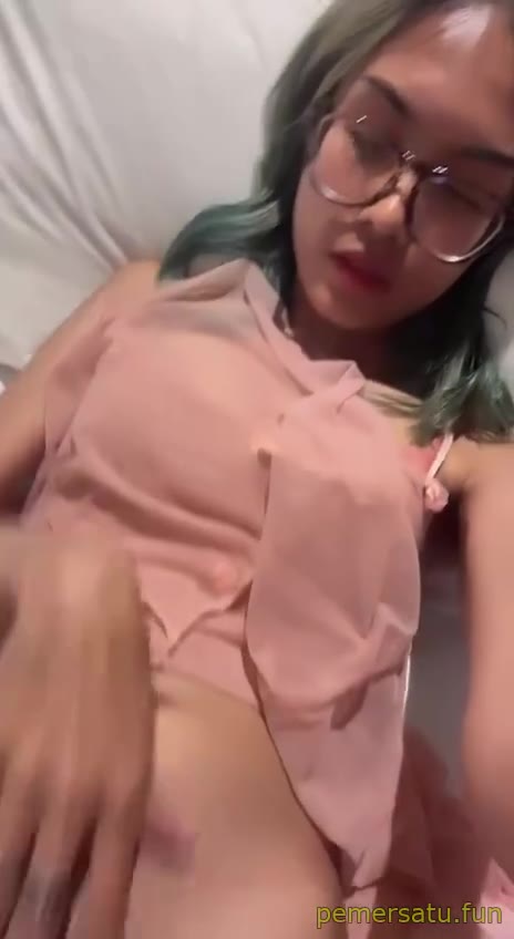 P4 Abg Kacamata Mulus Lugu Dress Merah
