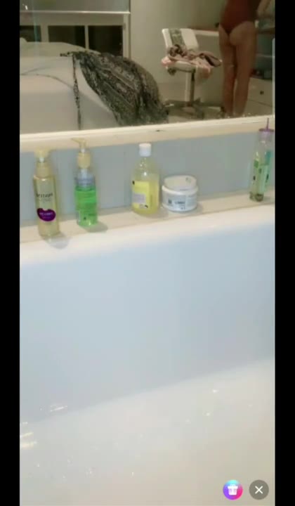 Thumbnail untuk Cewek Cantik Live Mandi Julie Twitter Tokekbrutall Doodstream