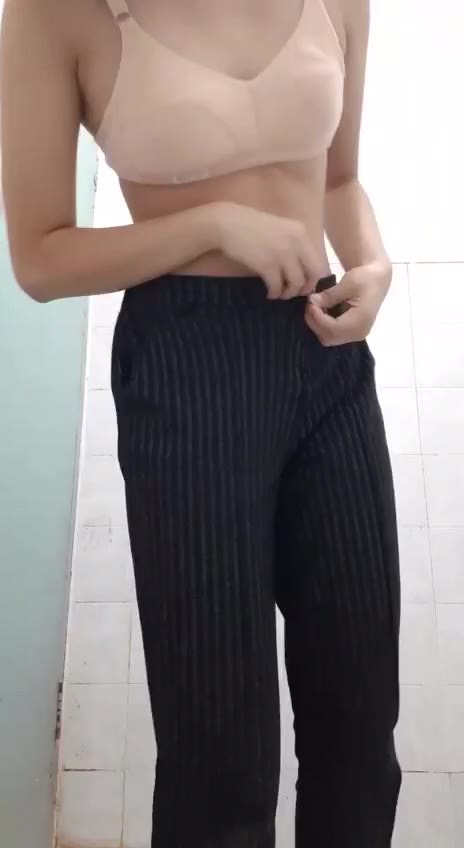 Thumbnail untuk Abg Cantik Mulus Pamer Bugil Di Toilet Tempat