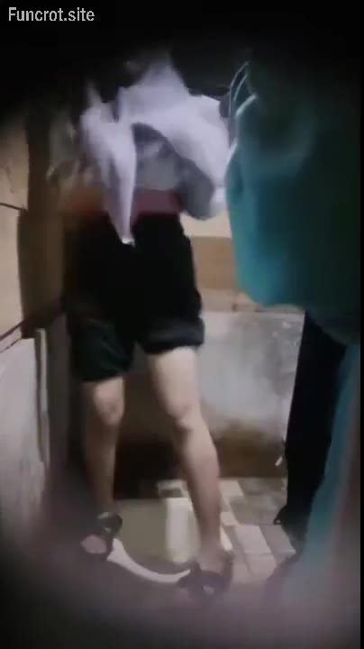 Thumbnail untuk Bokep Ngintip Abg Hijab Pipis Ditemenin Temennya Tele