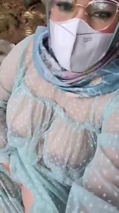 FAN Video Bokep Tante Hijab Montok Banget Colmek Di Kolam Belakang Rumah - DOOD
