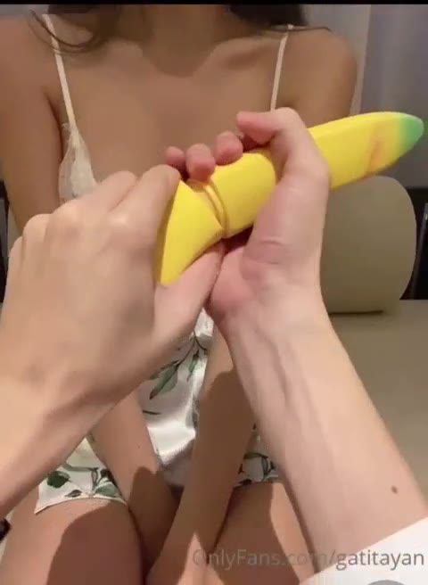 Thumbnail untuk Indo Dipaksa Sodok Pisang Jilbab Tele feby senda