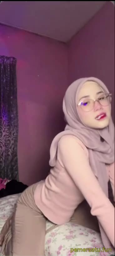 Guling Hijab Kacamata Cantik Entot Bantal