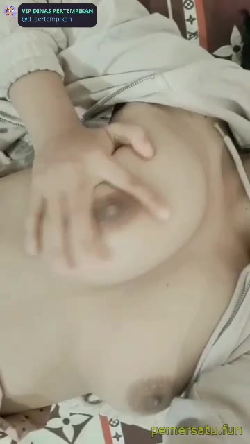 P1 Rena Abg Mulus Putih Colmek Bisa Kencing