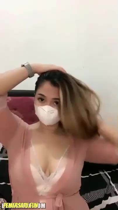 Nungging Zara Cantik Colok Memek Sampai