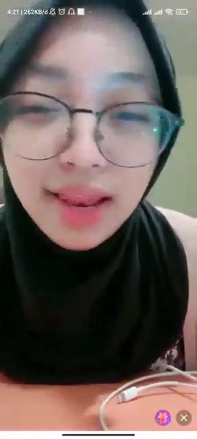 Memek Jilbab Cantik Berkacamata Terlihat Lugu Padahal Colok