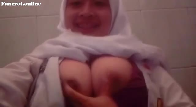 Thumbnail untuk Video Bokep Abg Hijab Pamer Toge Di Kamar