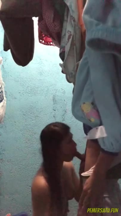 Ngewe Drama Prank Dedek Lagi Di Kamar Mandi Nyepong
