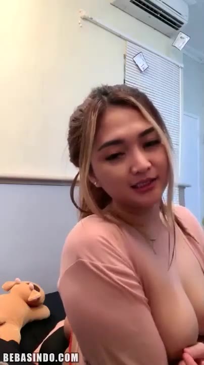 Thumbnail untuk Bokep Indo Zara Binal Desah Remas Puting Susunya