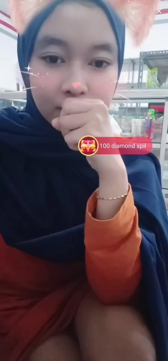 Thumbnail untuk Abg Hijabers Lagi Jaga Warung Malah Live Show 3