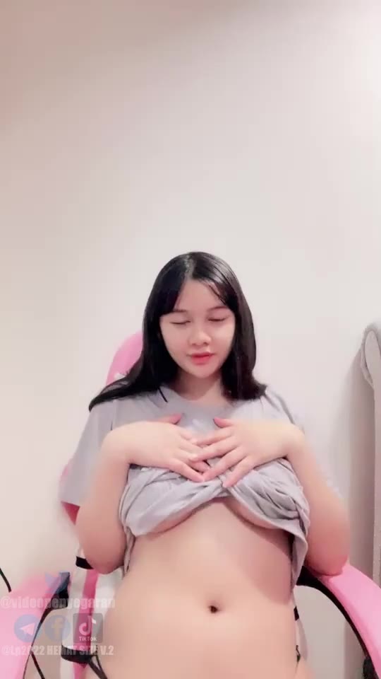 4 Host Cantik