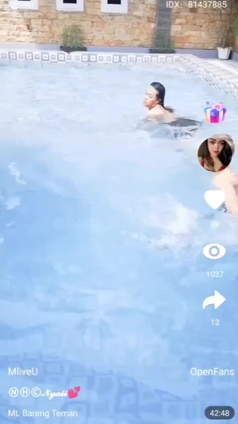 Thumbnail untuk Ngentot Sama Dua Jablay Semok Setelah Berenang Folder