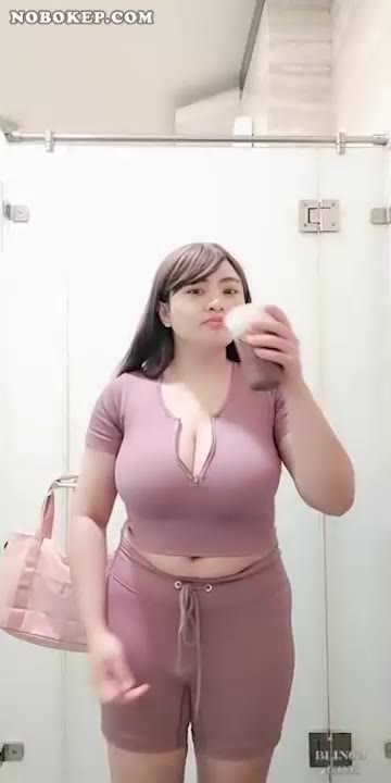 Thumbnail untuk Bokep Indo Bling2 Cewek Toge Di Toilet Mall