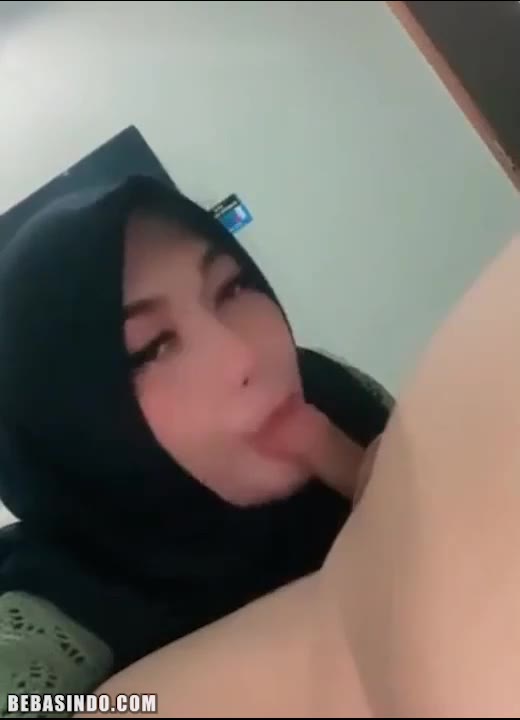 Thumbnail untuk Bokep Indo Hijab Cantik Ngemut Kontol Pacar Sangetube