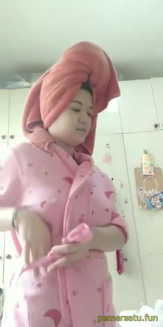 P54 Anna Kristina Ylaya Tobrut Kacamata Mov
