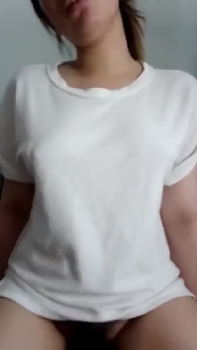 Thumbnail untuk Gadis Mulus Goyang Diatas Bikin Kontol Enak Dood