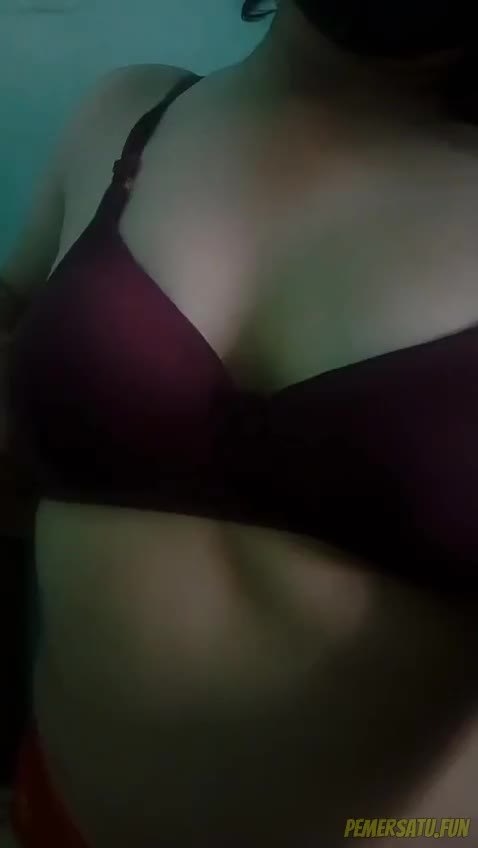 P3 Rambut Panjang Body Langsing Colok Memek Direkam