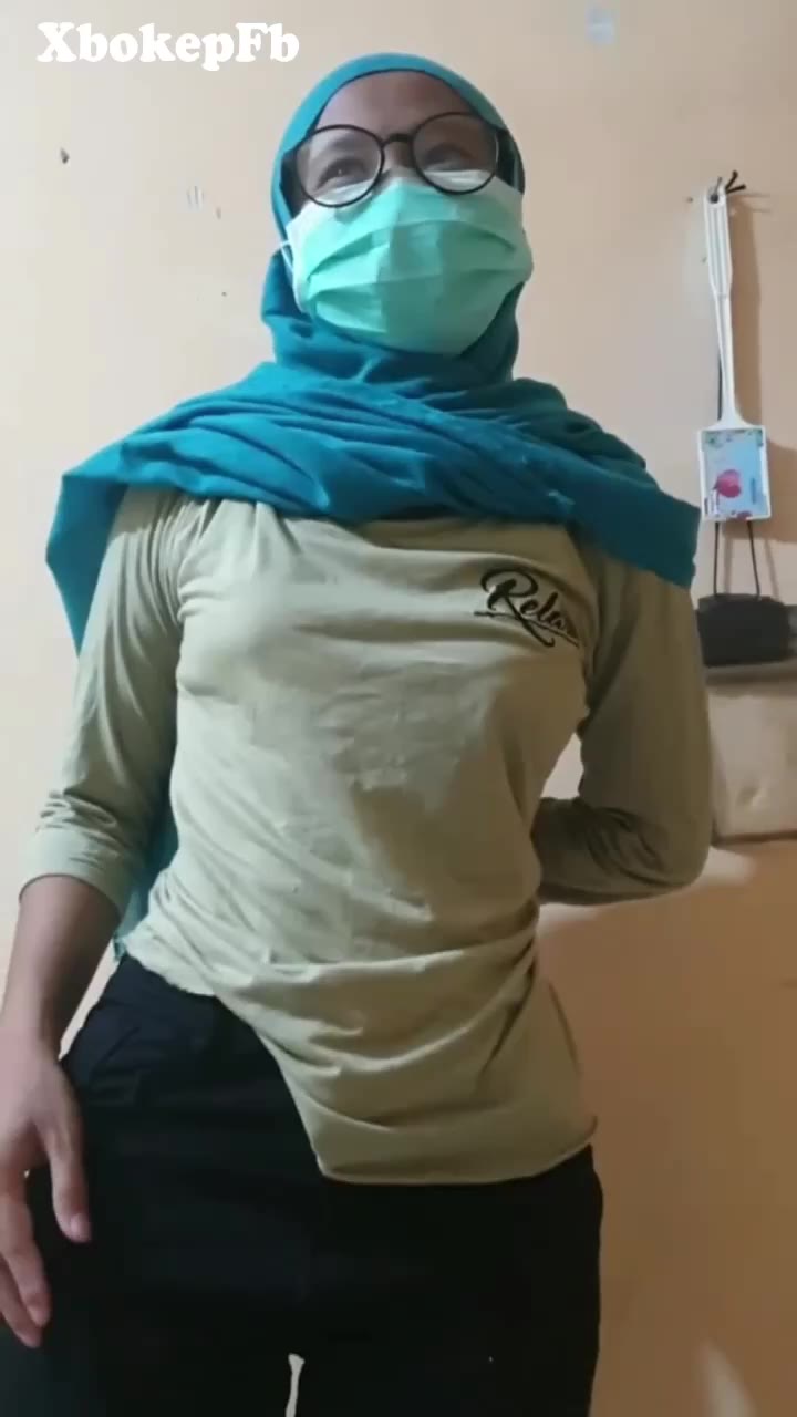 Thumbnail untuk Bokep Open Bo Cewek Lonte Hijab Dikosan Xbokepfb 1