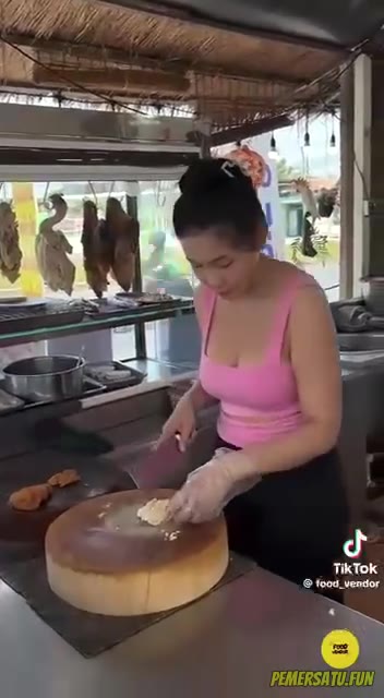 Tobrut Tiktoker Review Makanan Ketemu