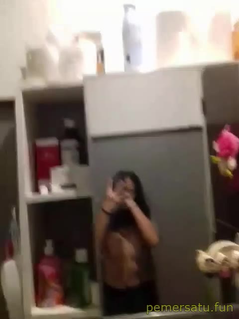 P39 Anna Kristina Ylaya Tobrut Kacamata Mov