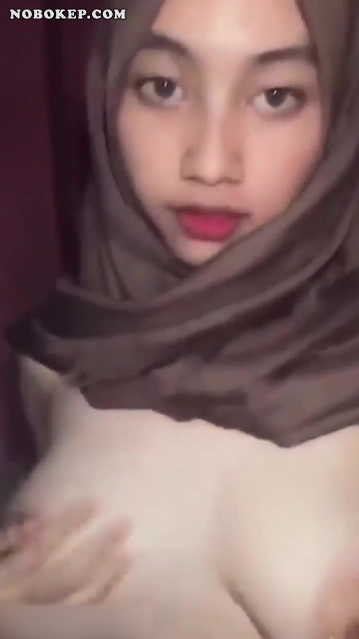 Thumbnail untuk Bokep Indo Hijab Cantik Toket Idaman Pap Tt